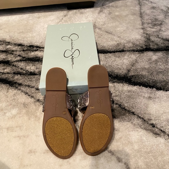 Brand new stylish flats - Picture 2 of 4